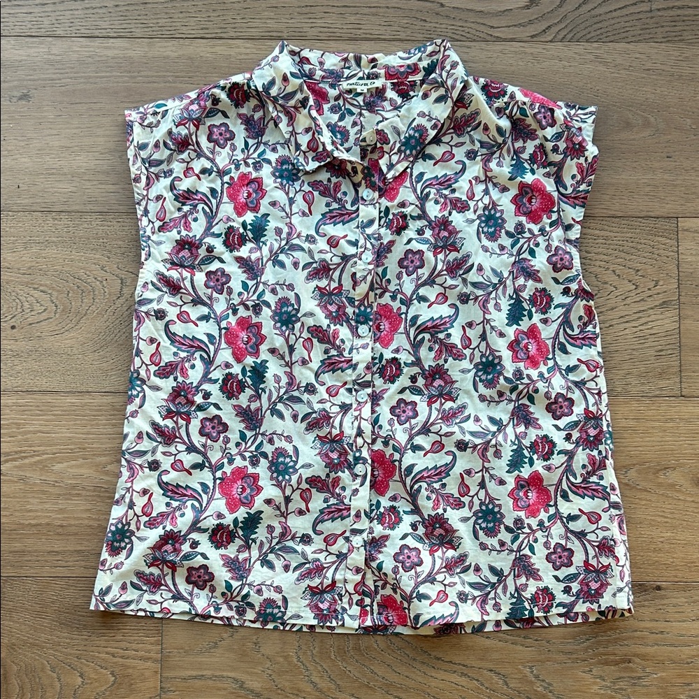 Sleeveless Floral Button-Front Blouse in Cream and Pink